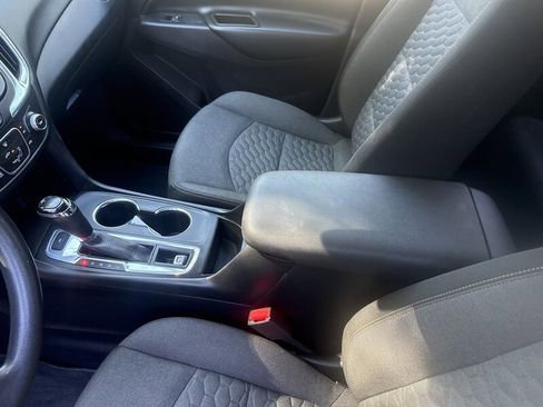 Used 2018 Chevrolet Equinox LT image 31