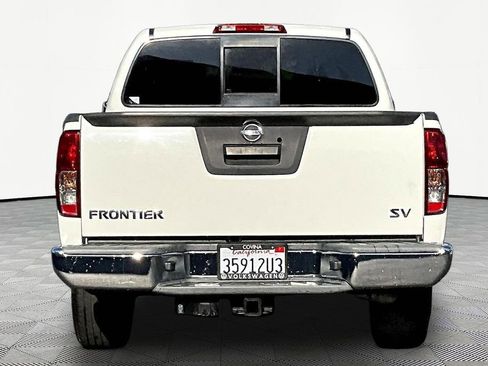 Used 2019 Nissan Frontier SV image 5