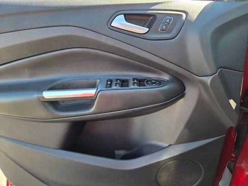 Used 2018 Ford Escape SE image 16