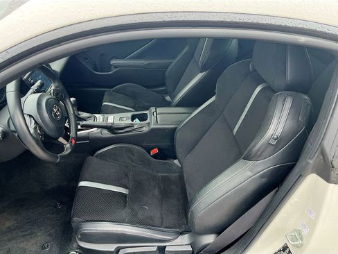 Used 2025 Toyota GR86 Premium RWD image 21