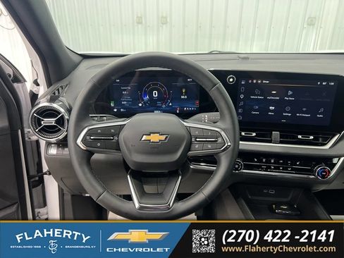 Used 2025 Chevrolet Equinox LT FWD image 24