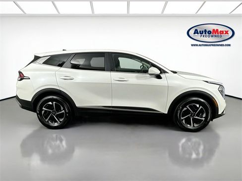 Used 2023 Kia Sportage LX image 9