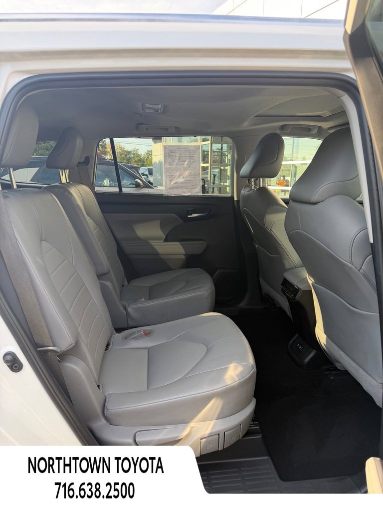 Used 2021 Toyota Highlander XLE FWD image 15