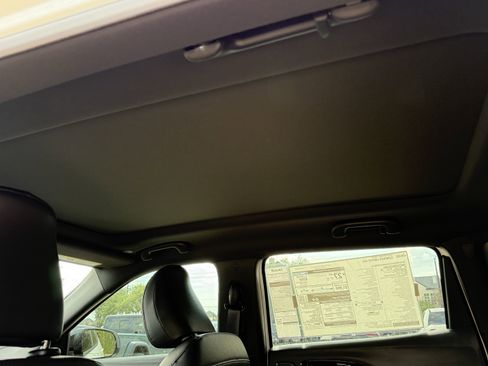 New 2025 Jeep Compass Limited w/ Sun & Sound Group image 18