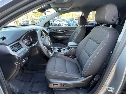 Used 2023 GMC Acadia SLE w/ Driver Convenience Package image 19