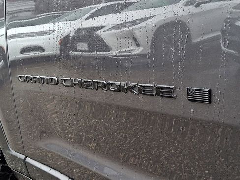 Used 2023 Jeep Grand Cherokee L Laredo image 31