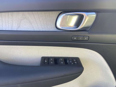 Certified 2023 Volvo XC40 B5 Plus w/ Protection Package Premier image 20