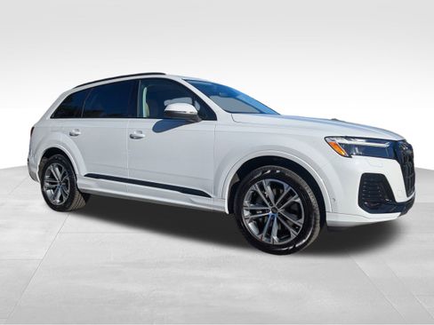 Certified 2025 Audi Q7 2.0T Premium w/ Convenience Plus Package image 1