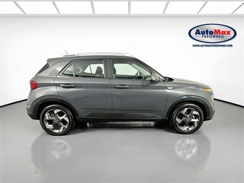 Used 2023 Hyundai Venue SEL image 10