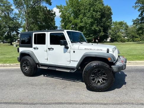 Used 2015 Jeep Wrangler Unlimited Rubicon AWD/4WD image 2