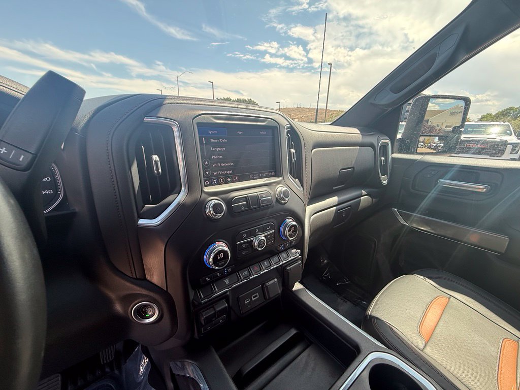 Used 2022 GMC Sierra 2500 AT4 w/ Gooseneck/5TH Wheel Package AWD/4WD image 13