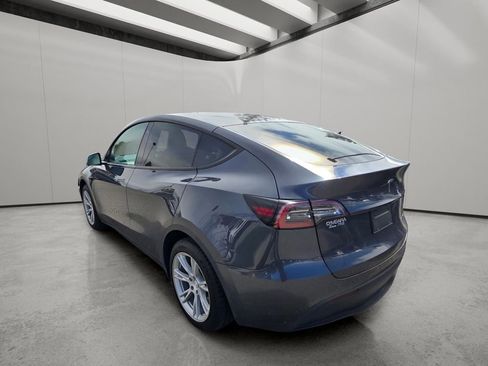 Used 2020 Tesla Model Y Long Range image 3