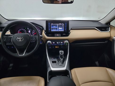 Used 2019 Toyota RAV4 XLE Premium w/ Cold Weather Package FWD image 15