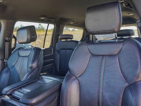 Used 2024 Jeep Wagoneer Series II w/ Flexible Seating Group image 10