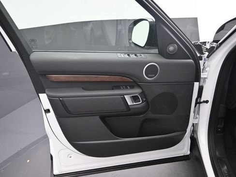 New 2026 Land Rover Discovery S AWD/4WD image 21
