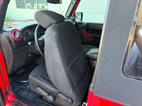 Used 2016 Jeep Wrangler Sahara w/ Connectivity Group AWD/4WD image 20