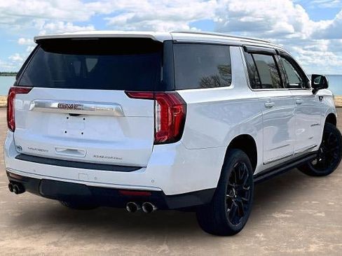 Used 2022 GMC Yukon XL Denali w/ Advanced Technology Package AWD/4WD image 5