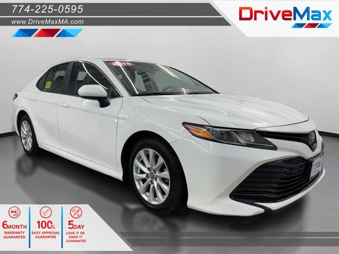 Used 2018 Toyota Camry LE FWD image 1