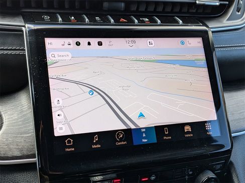 Used 2023 Jeep Grand Cherokee L Limited w/ Black Appearance Package image 18