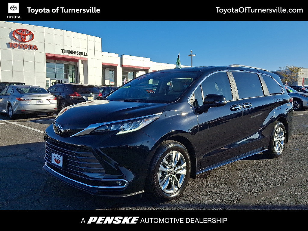 Used 2026 Toyota Sienna Limited FWD image 1
