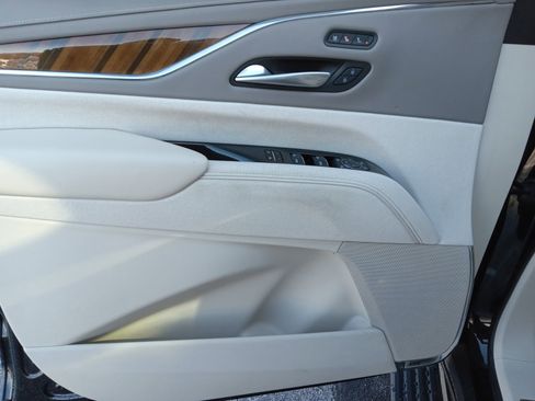 Used 2024 Cadillac Escalade Sport Platinum w/ LPO, ONYX Package image 8