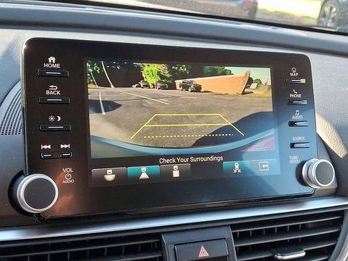 Used 2018 Honda Accord Touring image 18
