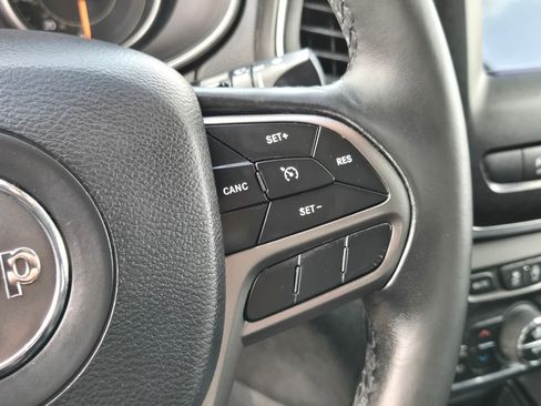 Certified 2019 Jeep Cherokee Latitude Plus w/ Comfort/Convenience Group image 19