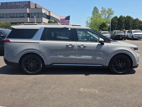 Used 2024 Kia Carnival SX FWD image 3