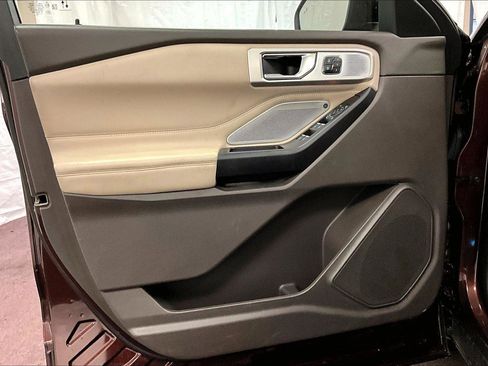 Certified 2020 Ford Explorer Platinum w/ Premium Technology Package image 22