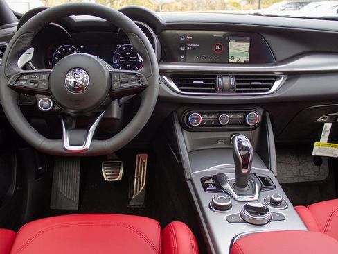 New 2025 Alfa Romeo Stelvio Sprint AWD/4WD image 13