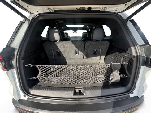 Used 2024 GMC Acadia AT4 w/ Luxury Package image 19