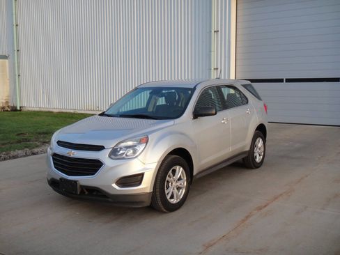 Used 2017 Chevrolet Equinox LS image 2