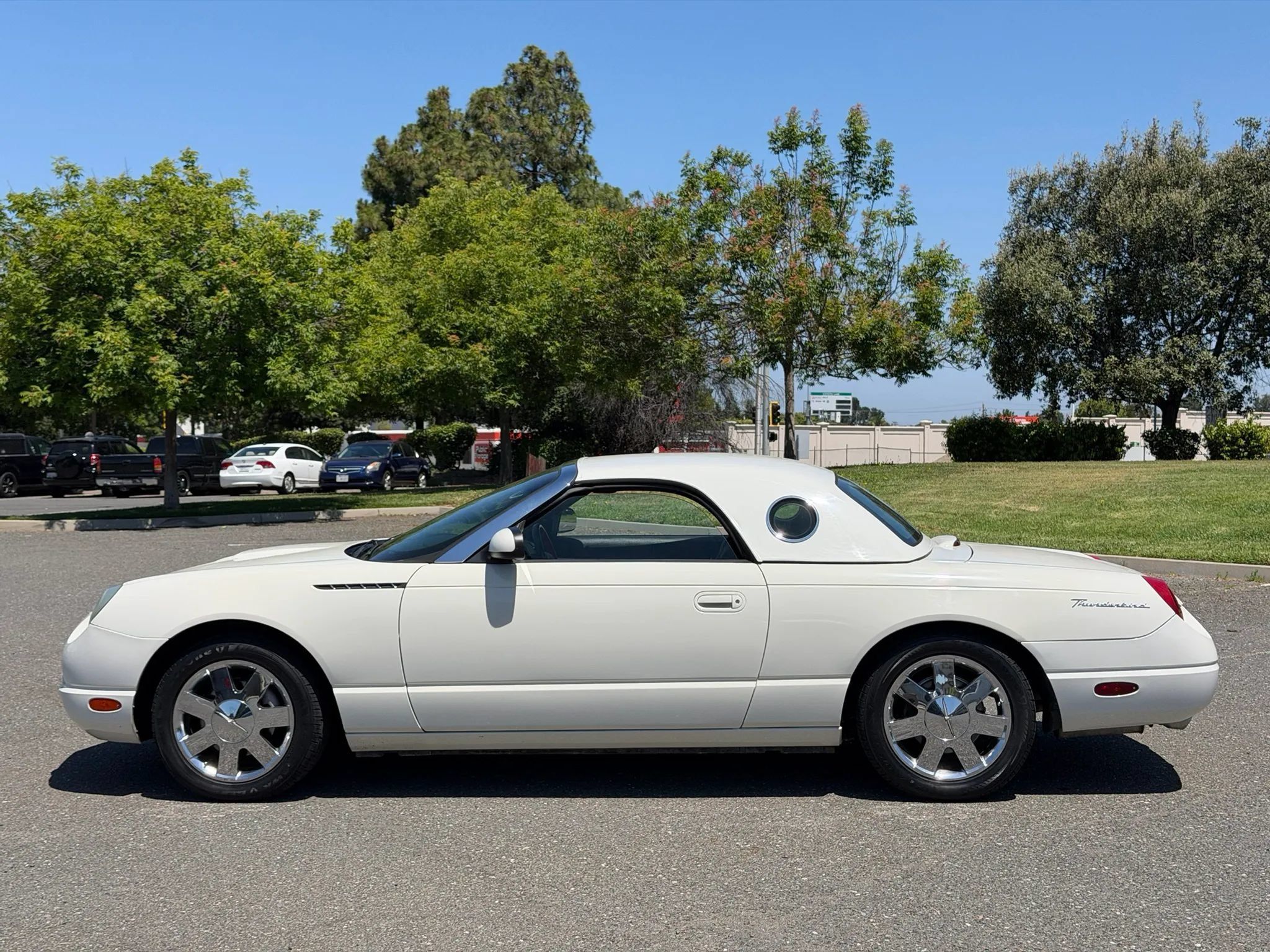 Used 2002 Ford Thunderbird RWD image 2