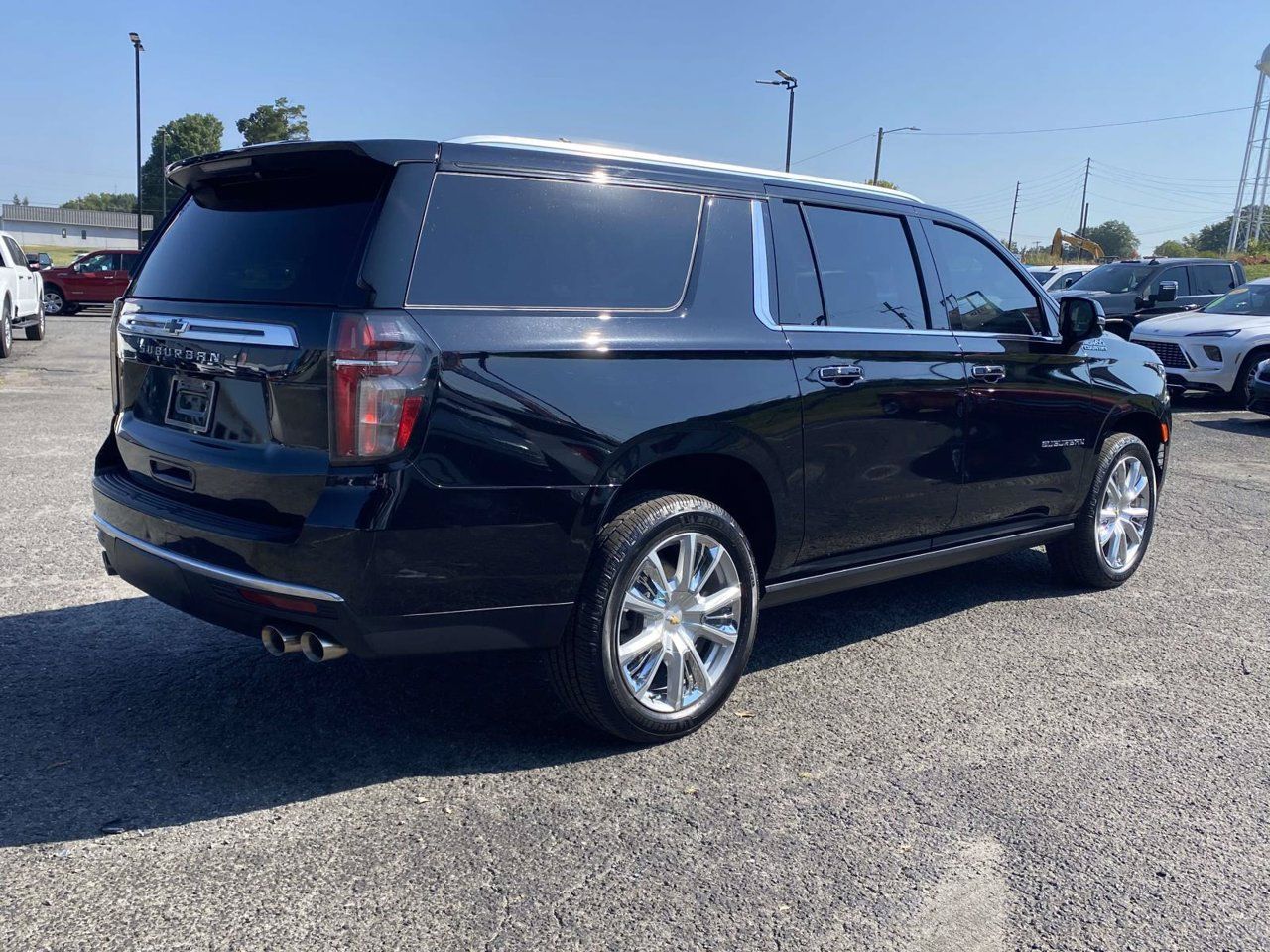Used 2024 Chevrolet Suburban High Country w/ Premium Package 2 AWD/4WD image 8