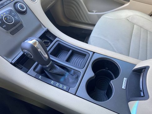 Used 2016 Ford Taurus SE FWD image 35