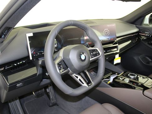New 2026 BMW 530i xDrive w/ M Sport Package image 4