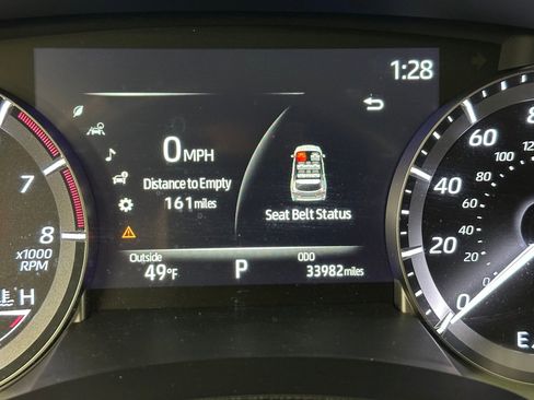 Used 2023 Toyota Highlander XLE image 3