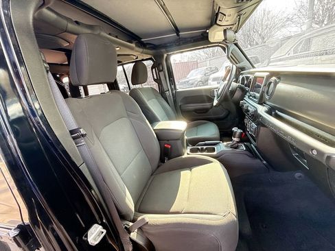 Used 2022 Jeep Wrangler Unlimited Sport image 32