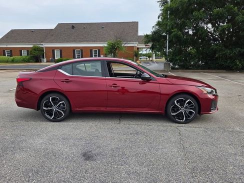 New 2026 Nissan Altima 2.5 SR FWD image 15