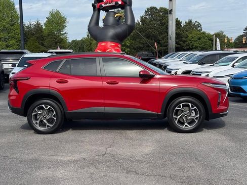 New 2026 Chevrolet Trax LT w/ Driver Confidence Package FWD image 2