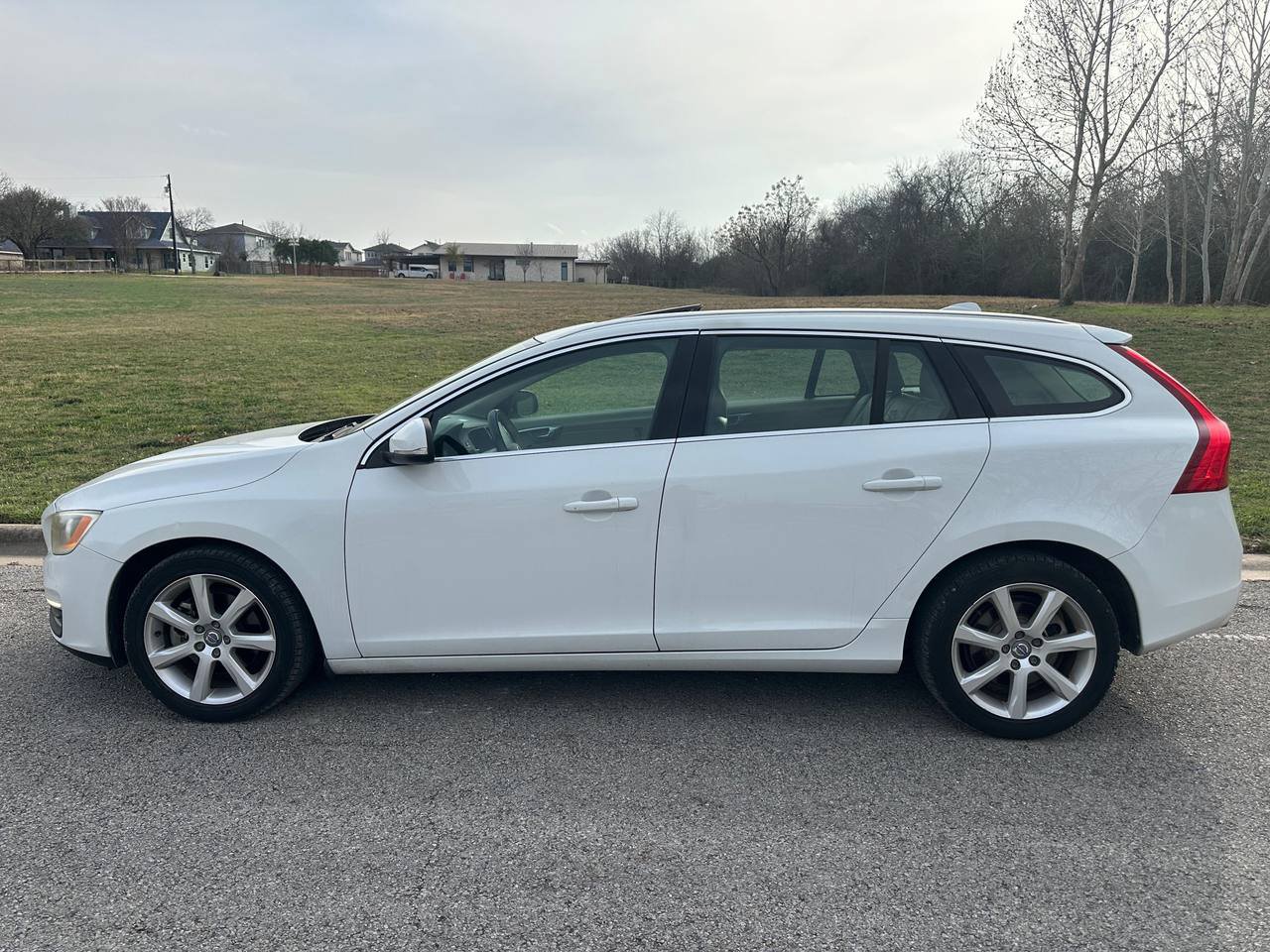 Used 2016 Volvo V60 T5 Premier FWD image 1