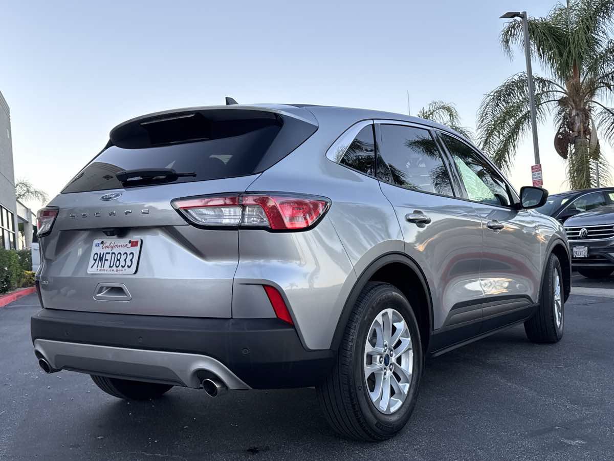 Used 2022 Ford Escape SE FWD image 16