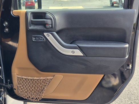 Used 2015 Jeep Wrangler Unlimited Sahara w/ Connectivity Group image 4