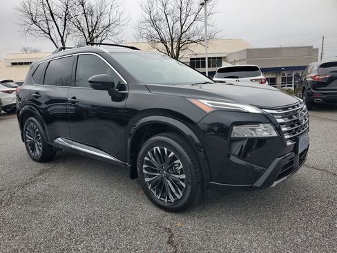 Used 2026 Nissan Rogue Platinum w/ Platinum Premium Package image 3