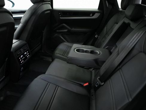 Certified 2024 Porsche Cayenne Coupe image 31