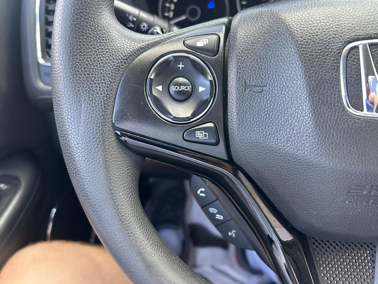 Used 2018 Honda HR-V EX image 18