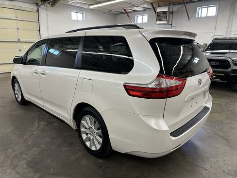 Used 2015 Toyota Sienna XLE AWD/4WD image 5