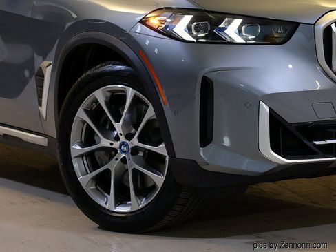 Used 2025 BMW X5 xDrive50e w/ Premium Package AWD/4WD image 3