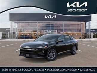 New 2025 Kia K4 LXS image 1