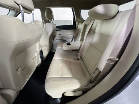 Used 2022 Jeep Grand Cherokee Laredo E w/ Security & Convenience Group image 23